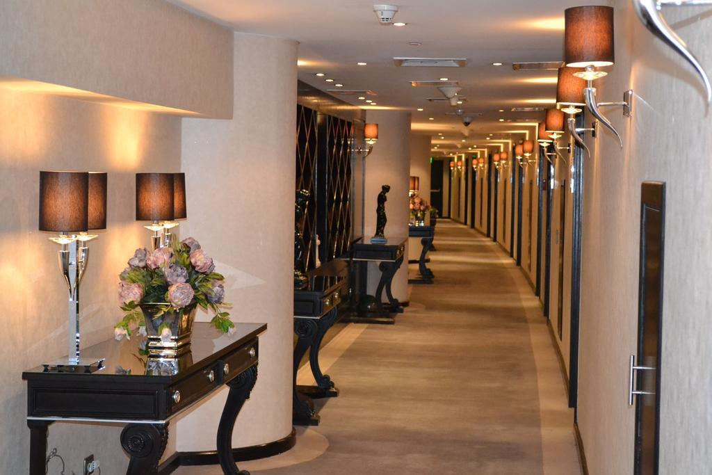 Sun City Hotel - The Gabriel Kairo Værelse billede A corridor at the hotel