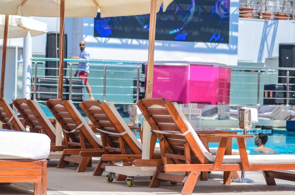 Sun City Hotel - The Gabriel Kairo Eksteriør billede A row of lounge chairs on a cruise ship