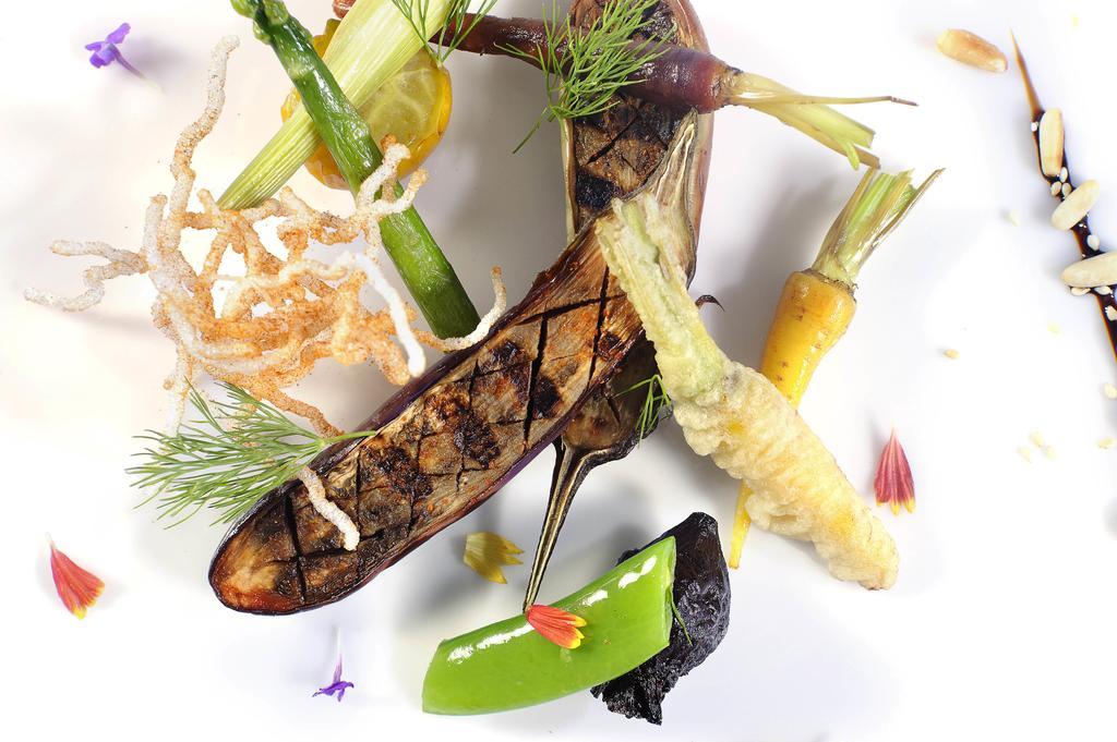 Sun City Hotel - The Gabriel Kairo Eksteriør billede Aubergine and asparagus